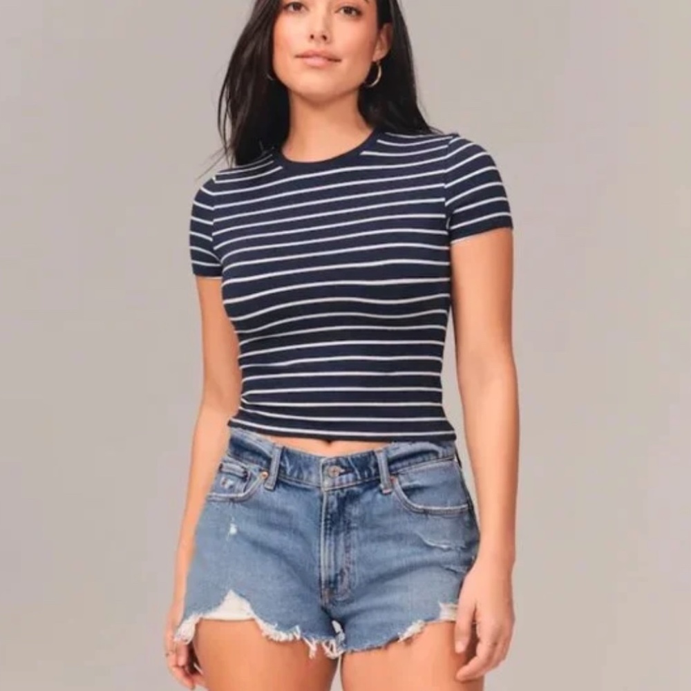Abercrombie Curve Love Mid Rise Mom Shorts- Size 27/4